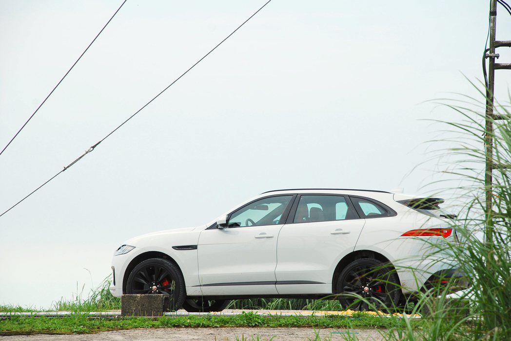 Jaguar F-Pace S AWD。記者林昱丞／攝影