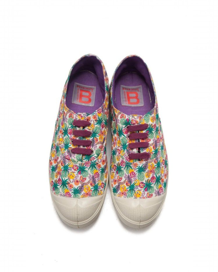 Bensimon推出Liberty聯名熱帶水果印花款鞋，約2,580元。圖／千秋國際