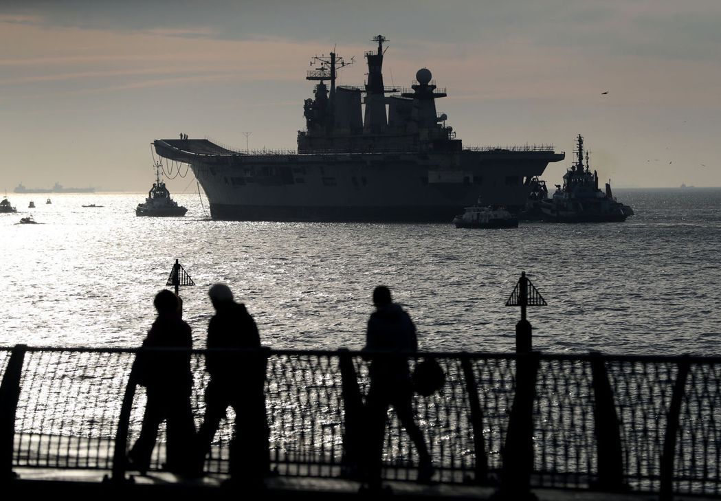 圖為英國於2014年退役的光輝號（HMS Illustrious）。 圖／美聯社