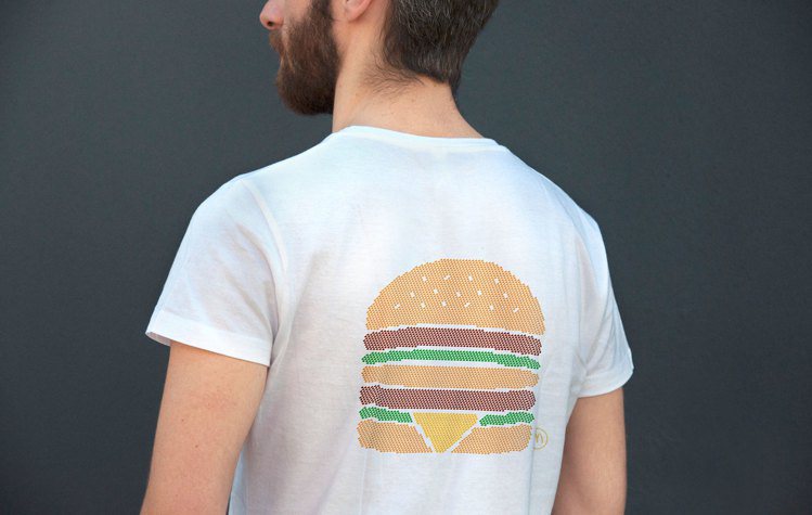 法國潮店Colette也曾與麥當勞合作，設計了一系列招牌餐點圖像的T恤。圖／摘自...