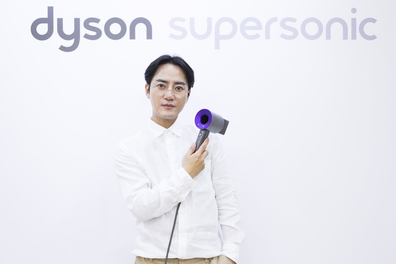 韓國星級髮型師soon chul以dyson supersonic吹風機和簡單的...