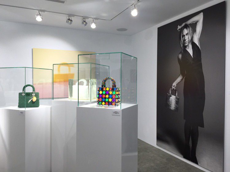 Lady Dior AS SEEN BY藝術展精選55件作品展出。圖／記者楊詩涵攝影