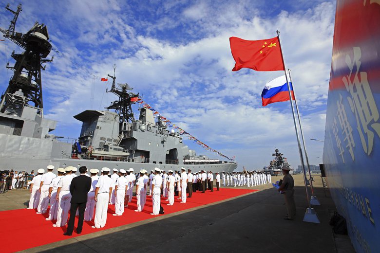 中國海軍於2016年與俄羅斯展開聯合軍演。 圖／美聯社