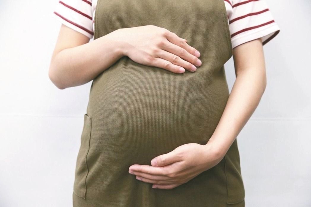 孕婦年紀愈大，愈容易產下染色體異常的寶寶，但年輕孕婦也同樣有風險。聯合報系資料照
