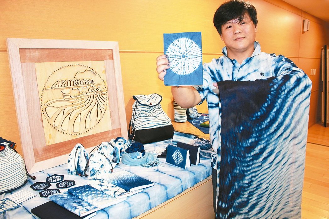 劉永豐放棄十多年3C代理商工作，回鄉創立「青出於藍染工坊」，開發多項產品，希望讓...