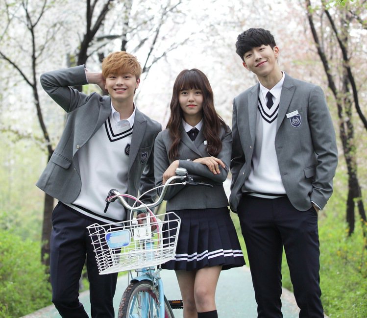 南柱赫（右起）、金所炫、陸星材主演《學校2015》。圖／八大提供