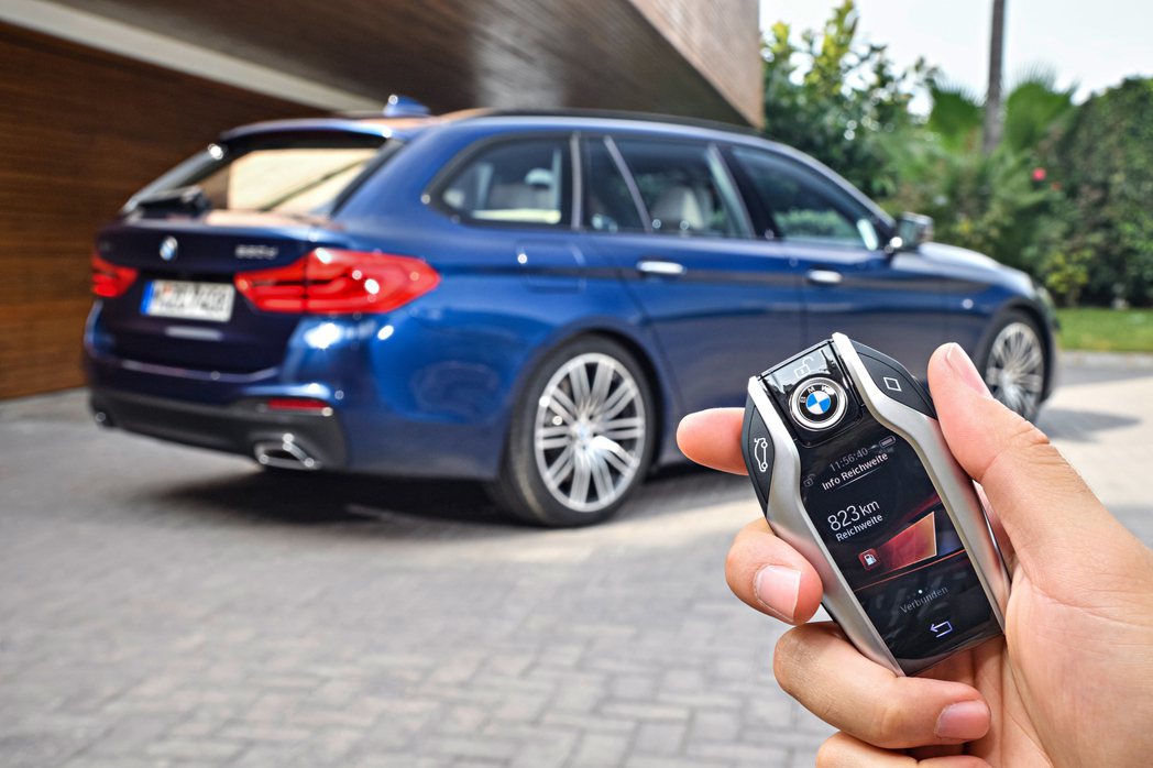 BMW 5系列旅行車配備智能遠端遙控(Remote Services)。 圖/B...