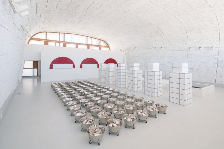 藝術家尚-皮耶．雷諾於比利時研究的項目為MAMO策展的設計靈感。圖／Longchamp提供