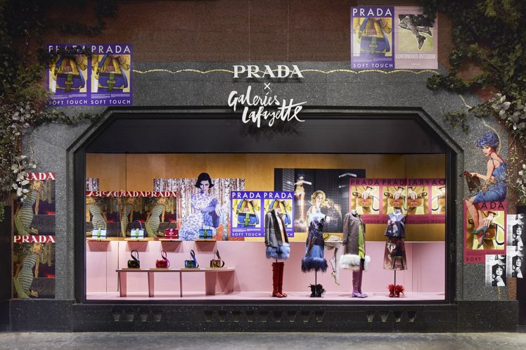 Prada與拉法葉百貨合作推出獨家櫥窗陳列。圖／Prada提供