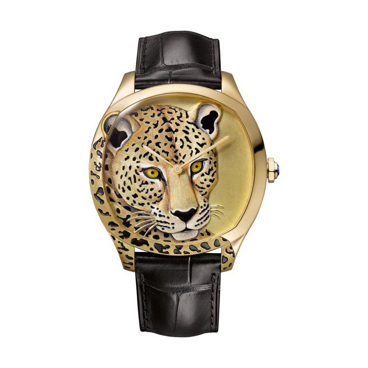 Drive de Cartier美洲豹裝飾腕表，40 x 41毫米18K黃金表殼與面盤裝飾黑色琺瑯豹紋、卡地亞1904 MC型自動上鍊機芯，250萬元。圖／卡地亞提供