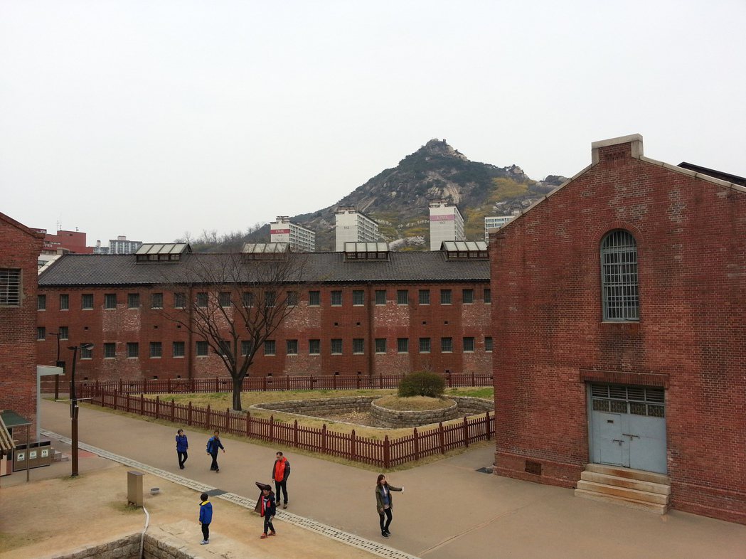 西大門監獄博物館內部一隅，內部有不少建築物為指定保存後重建。 圖／作者提供