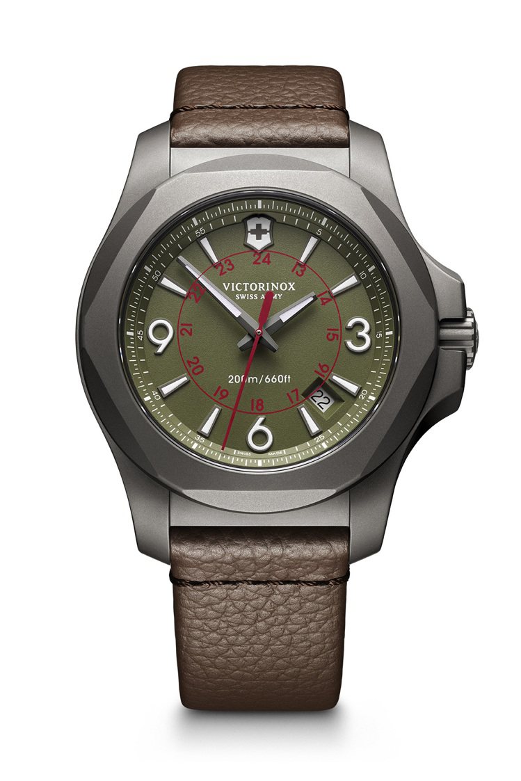 Victorinox I.N.O.X. Titanium鈦金屬腕表，約23,500元。圖／Victorinox提供