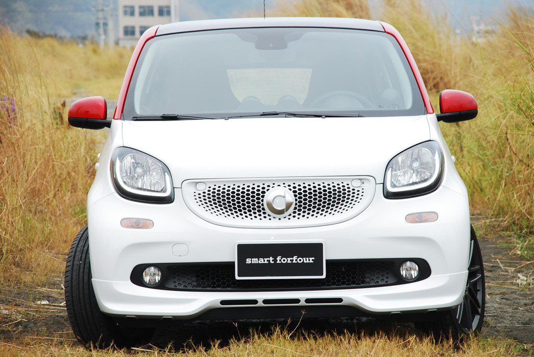 Smart Forfour BRABUS Sports Package。記者林昱...