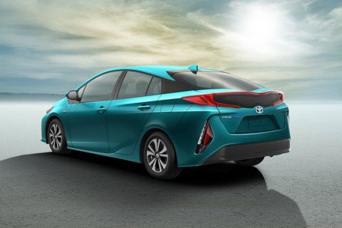 最暢銷插電式油電混合車 Toyota Prius PHV 上半年稱王