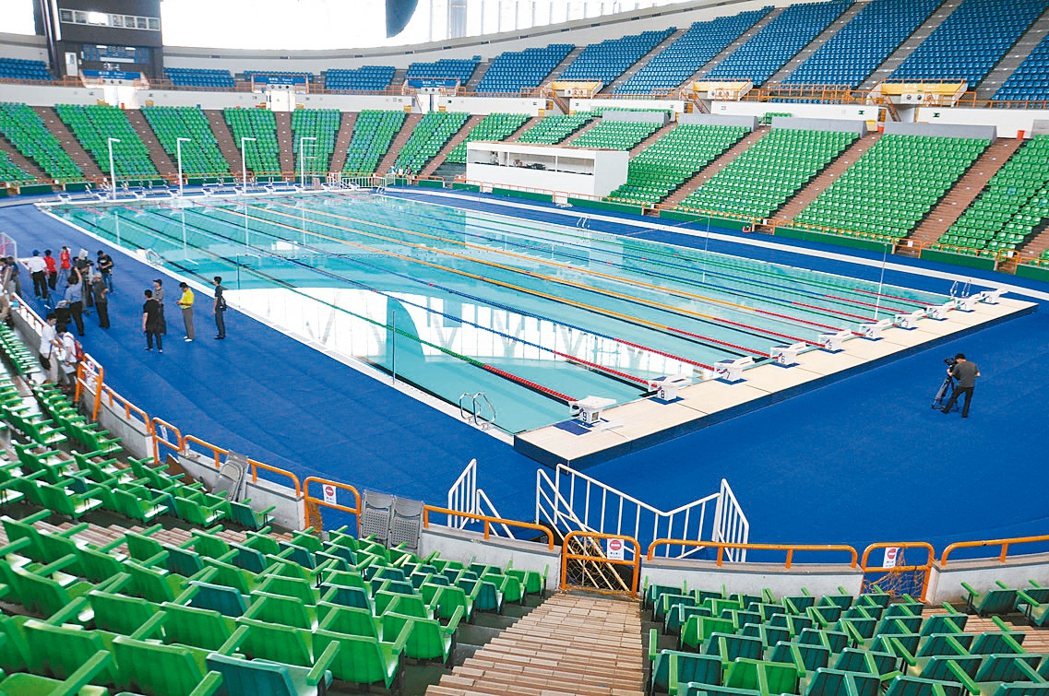 位於桃園龜山的國立體育大學體育館是世大運游泳、水球賽事舉辦場地，全新設置活動式游...