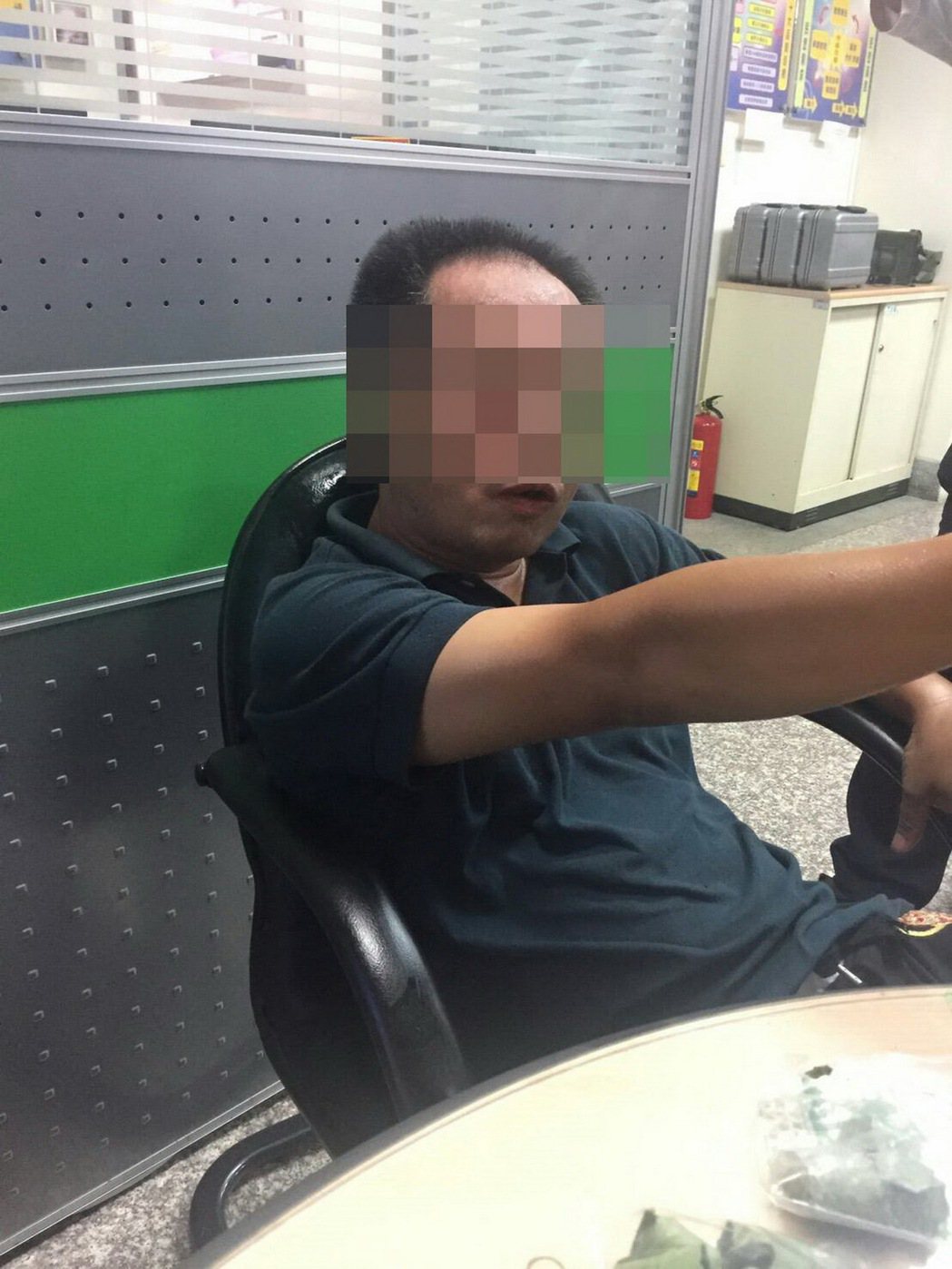 蔡姓男子開槍行凶後，向新竹警方自首。圖／記者張雅婷翻攝