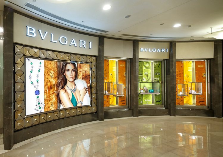 BVLGARI 101 旗艦店夏日特別布置的羅馬假期櫥窗。圖／BVLGARI提供