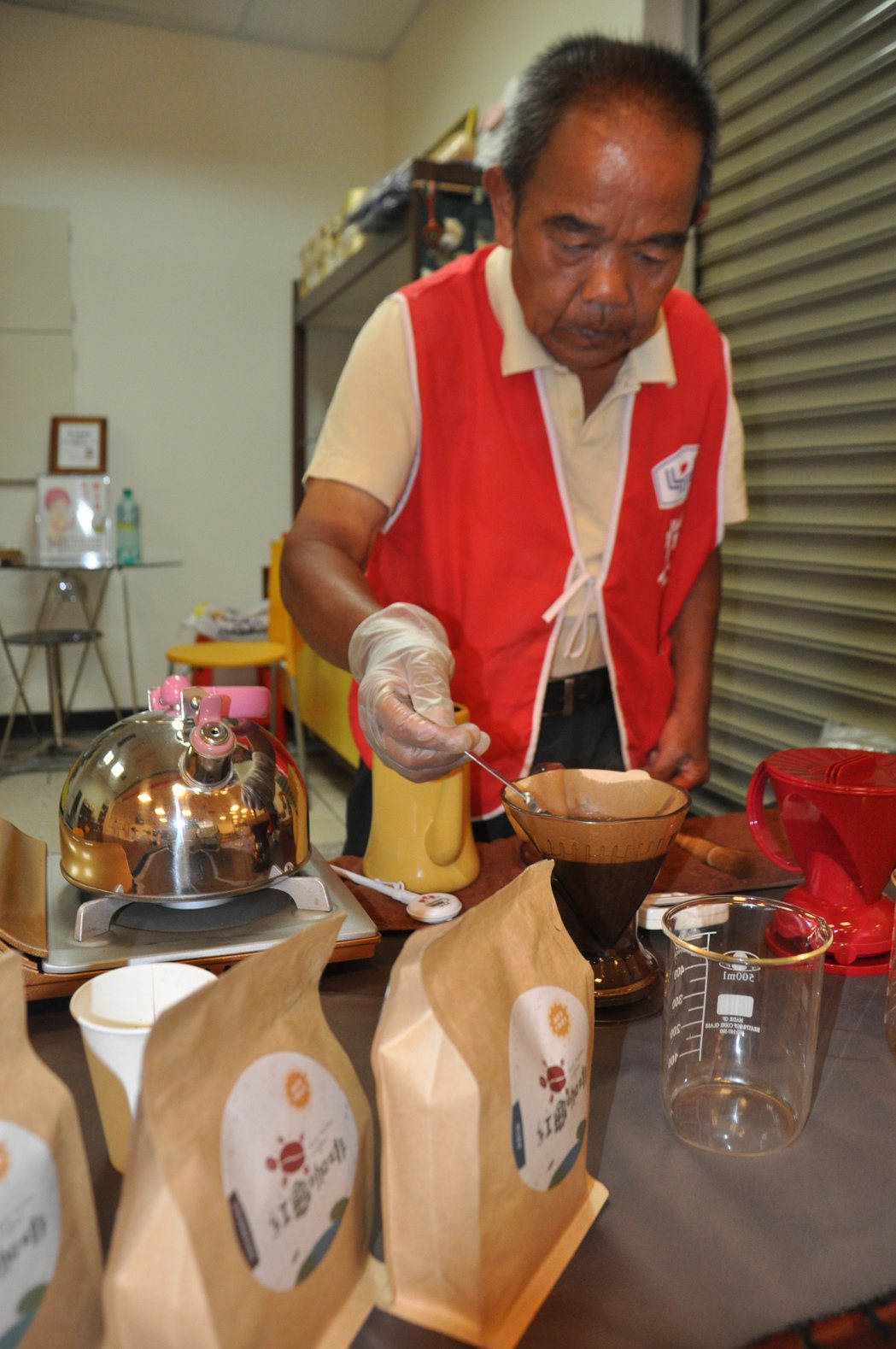 黃紫雲的路行者咖啡現在進駐桃園敏盛醫院經國總院的B1販售，手沖的咖啡香氣迷人。記...