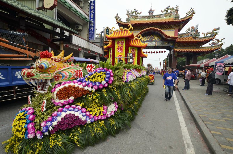 當成見包裝成美學品味：被台北街頭抹去的宮廟花車文化