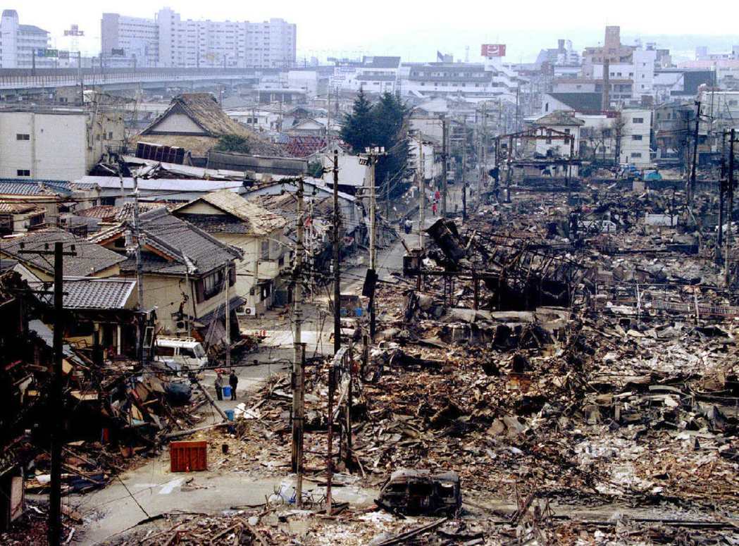 1995年的神戶大地震，由於當時的兵庫縣知事沒有向中央請求援助，導致駐地的自衛隊...