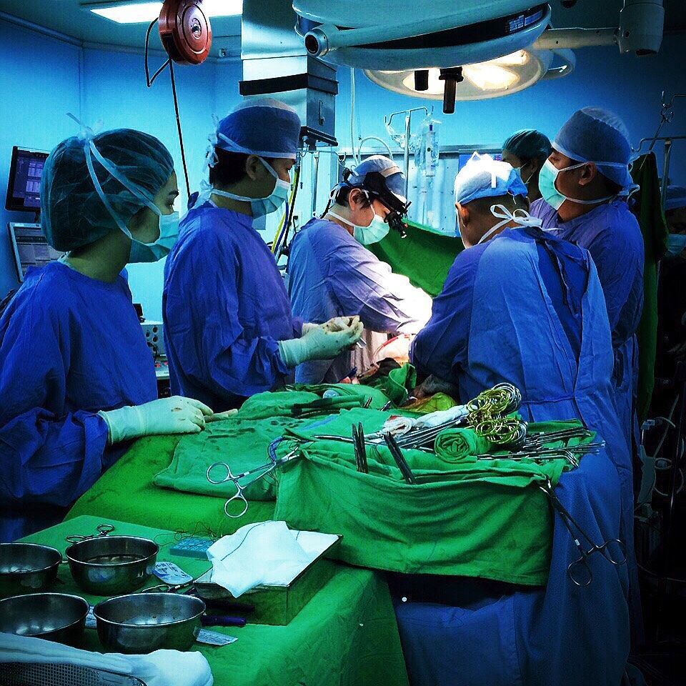 安南醫院心外科團隊花了6小時完成新式手術。圖／院方提供