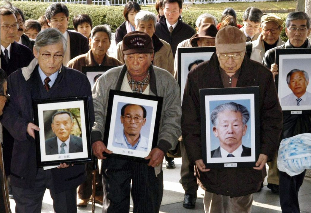 根據日本「強制動員真相究明網絡」的資料顯示，遭強制連行的朝鮮人中，負責軍務的有3...