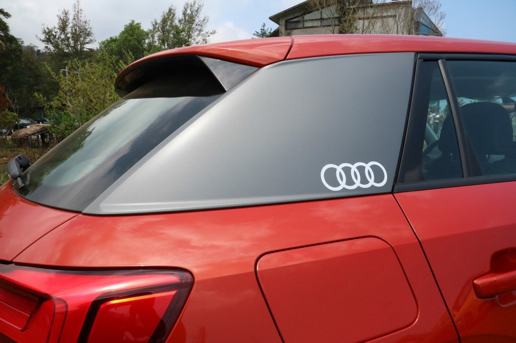 C柱飾板是Audi Q2外觀一大特色。 記者史榮恩／攝影