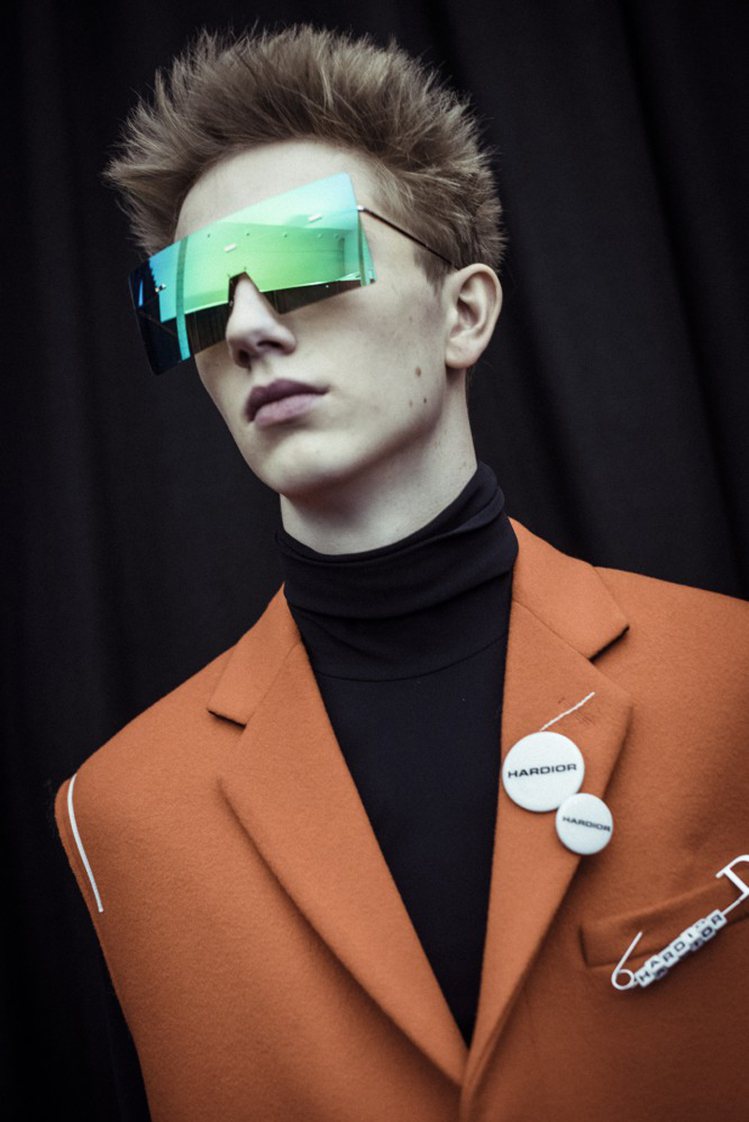 今年秋冬Dior Homme推出全新的HarDior太陽眼鏡系列，前衛造型感強烈。圖／Dior提供
