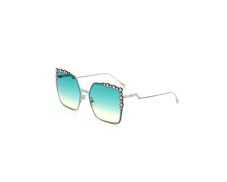 容祖兒配戴的Fendi 2017年春夏Can Eye雙色太陽眼鏡，約16,000元。圖／Fendi提供