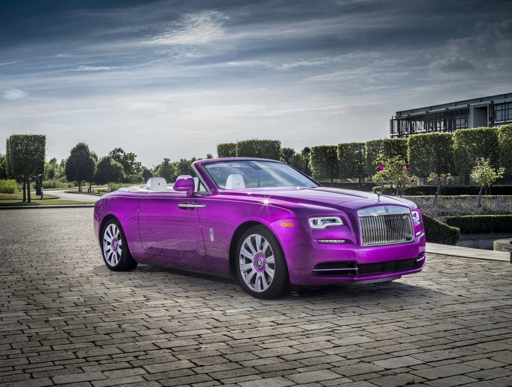 紫羅蘭色的Rolls-Royce Dawn。圖／Rolls-Royce提供