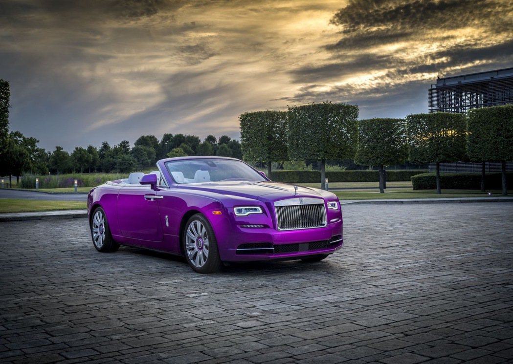 紫羅蘭色的Rolls-Royce Dawn。圖／Rolls-Royce提供
