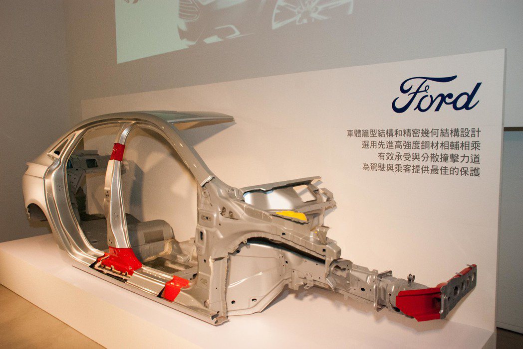 Ford Escort採用高強度的車體。記者林昱丞／攝影
