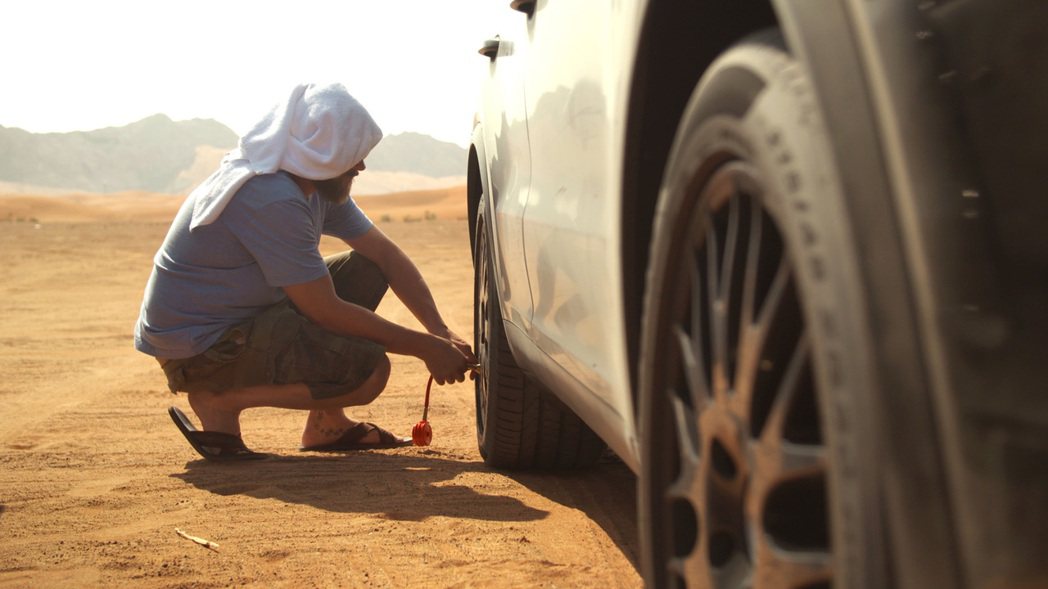 全新Cayenne原型車在杜拜接受測試。圖／Porsche提供