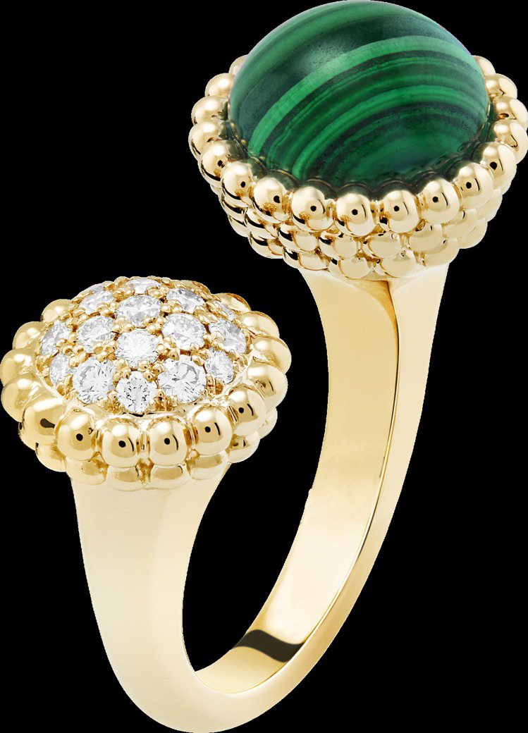 Perlée couleurs指間戒，黃K金鑲嵌孔雀石與鑽石。價格店洽。圖／梵克雅寶提供