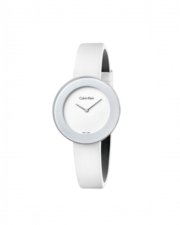 Calvin Klein Chic 摩登系列白色表面腕表，約8,100元。圖／Calvin Klein表提供