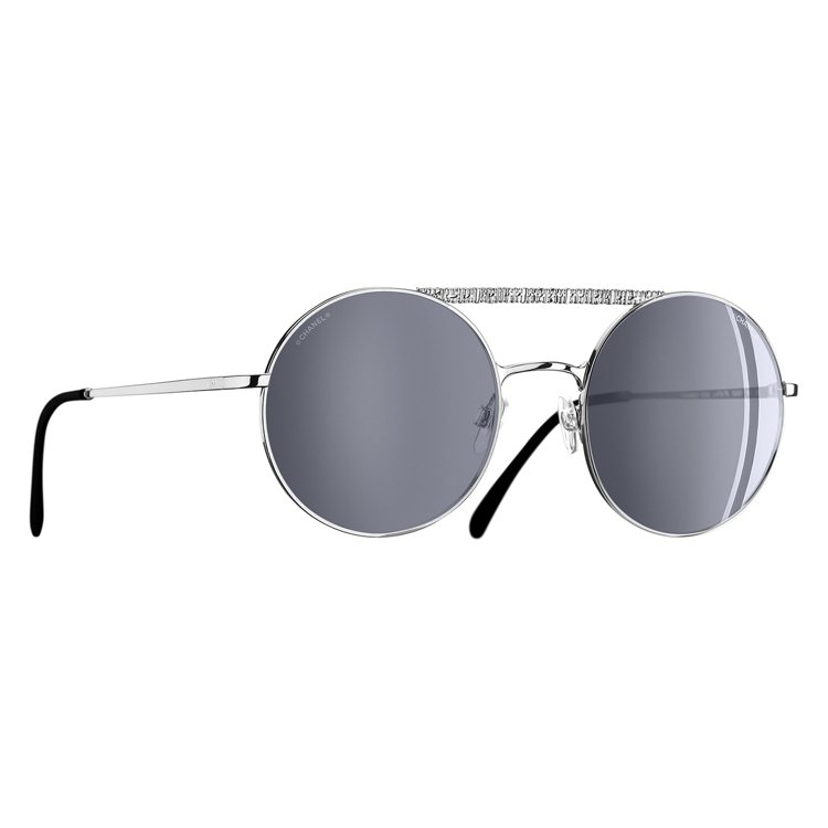 香奈兒秋冬圓框雙鼻架太陽眼鏡，約13,800元。圖／Chanel提供