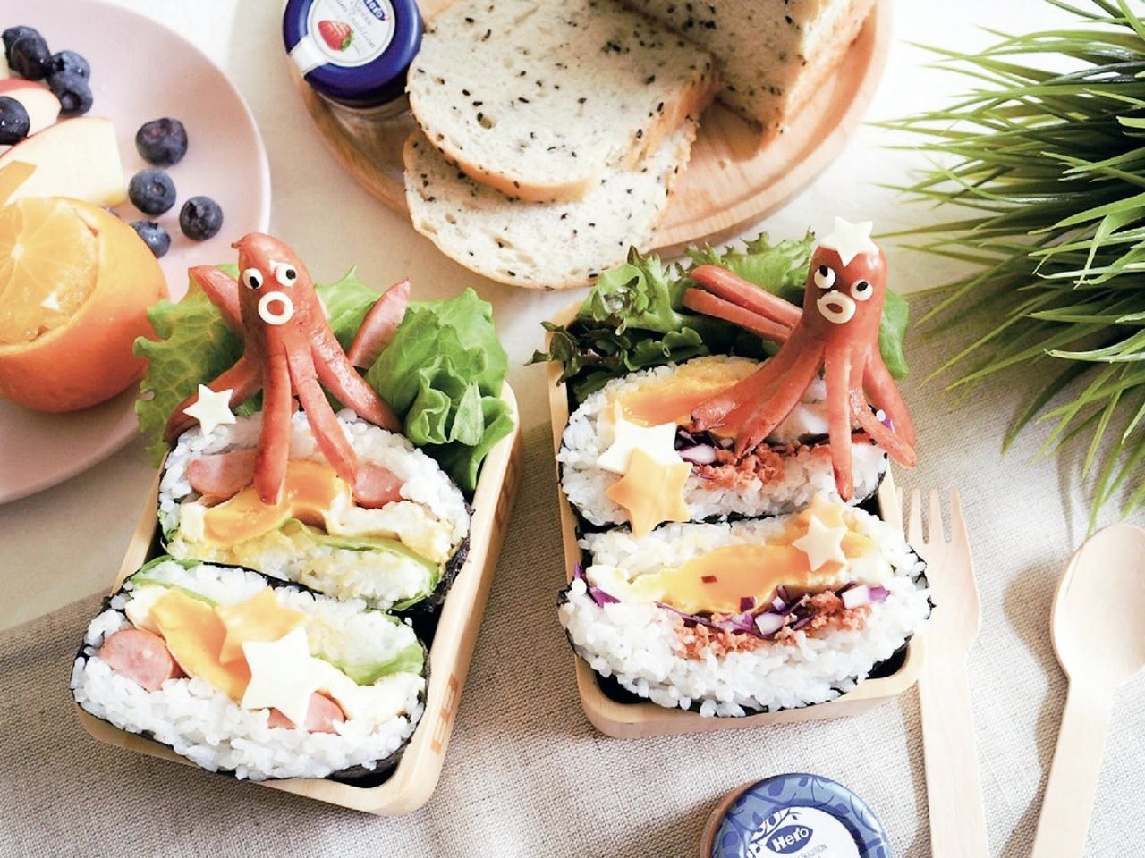 小章魚夾心飯糰<br />圖文／摘自橘子文化出版 《超萌造型兒童餐：50道孩子最喜歡的可愛料理》