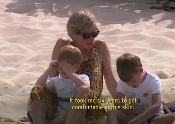 黛妃穿著的豹紋連體泳衣，20年後因紀錄片播出再次爆紅。 圖／截自「DIANA: ...