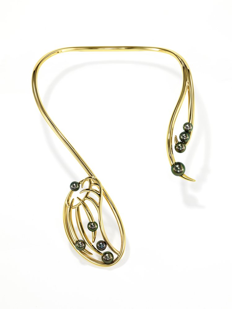 TASAKI nepenthes 南洋黑珍珠黃K金項鍊，329萬元。圖／TASAKI提供