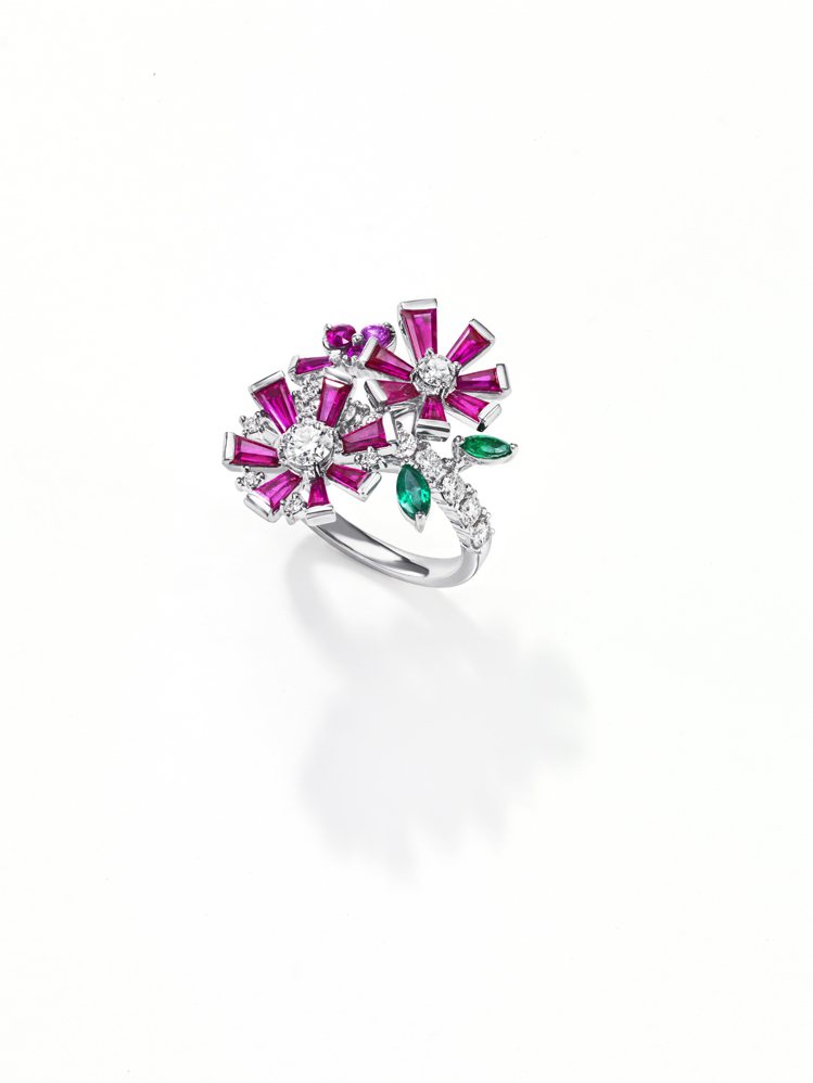 TASAKI opulence 紅寶石彩寶戒指，鉑金鑲嵌紅寶石、祖母綠和粉紅剛玉，87萬3,000元。圖／TASAKI提供