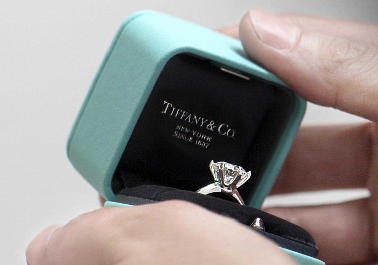 婚戒是許多人的第一顆鑽石，也是唯一一顆。  圖／Tiffany 提供
