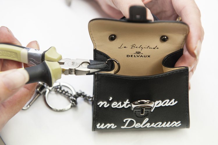 Les Miniatures Belgitude比利時態度袖珍系列考驗工匠技藝。圖／DELVAUX提供