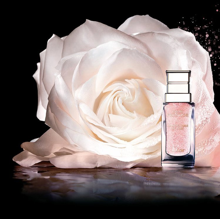 迪奧精萃再生花蜜微導精露以岡維拉玫瑰的香氛為主調。圖／Dior提供