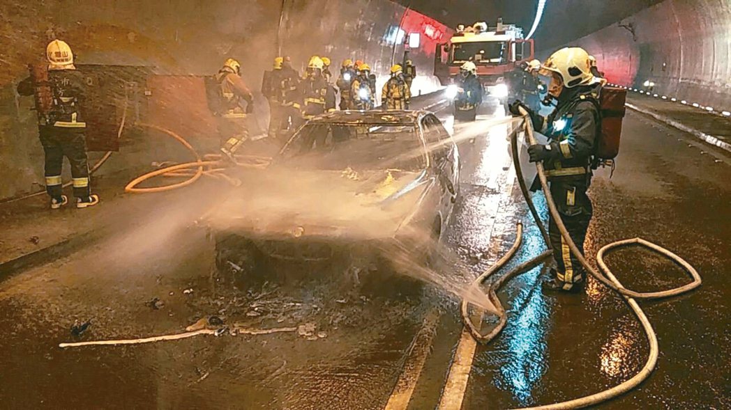 雪隧本月初驚傳火燒車，燒出雪隧消防設施維護黑洞。 圖／宜蘭縣消防局提供