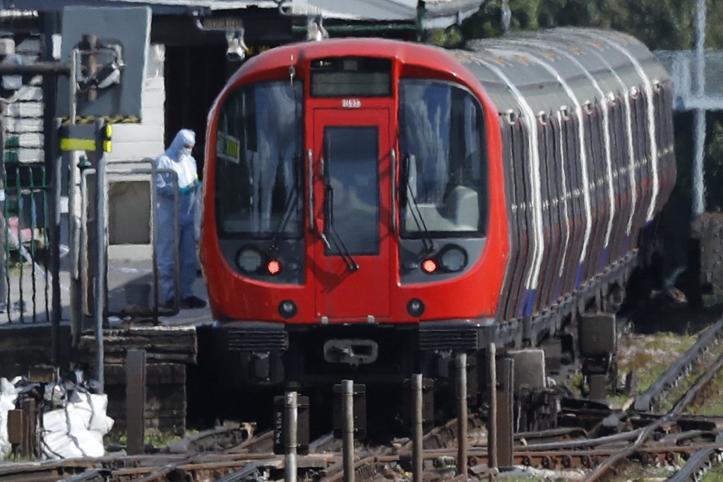 倫敦地鐵15日早遭到恐攻，警方現已逮捕到第二名嫌犯，英國17日將全國恐攻威脅從最...