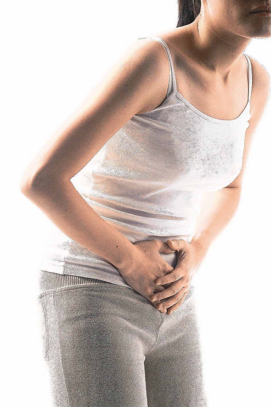 一名15歲國中女生半年來有右下腹疼痛現象，經排腹部超音波檢查，發現有一顆約5公分的良性畸胎瘤。報系資料照