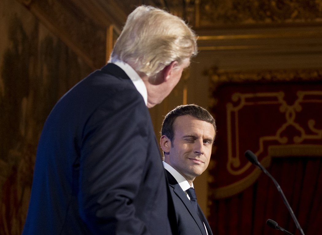 馬克宏的外交小秀場：對法國人而言，馬克宏的國際政治表演是成功的，因為他在美國面前...