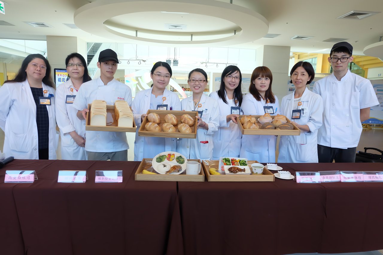 國立陽明大學附設醫院與烘焙坊合作，研發出7款兼具健康與美味的歐式軟麵包。記者張芮瑜／攝影