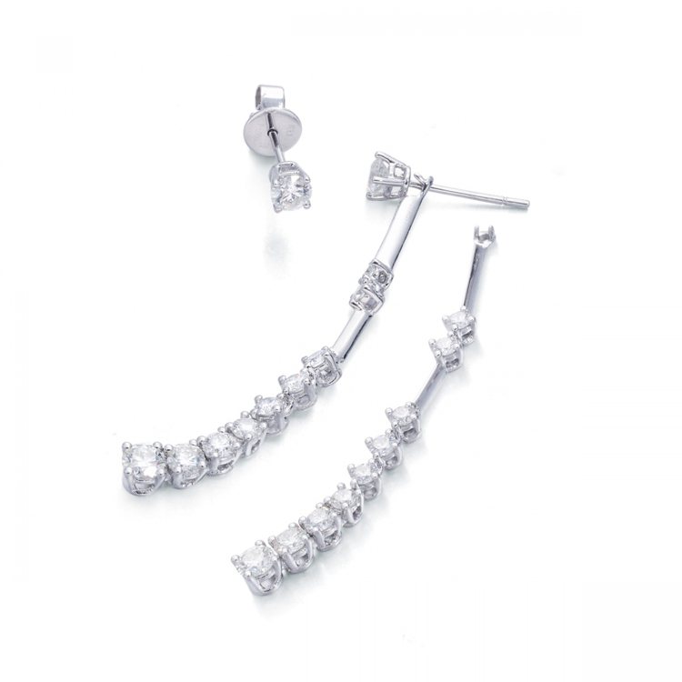 點睛品Infini Love Diamond 婚嫁系列900鉑金鑽石耳環，16萬3,400元。圖／點睛品提供