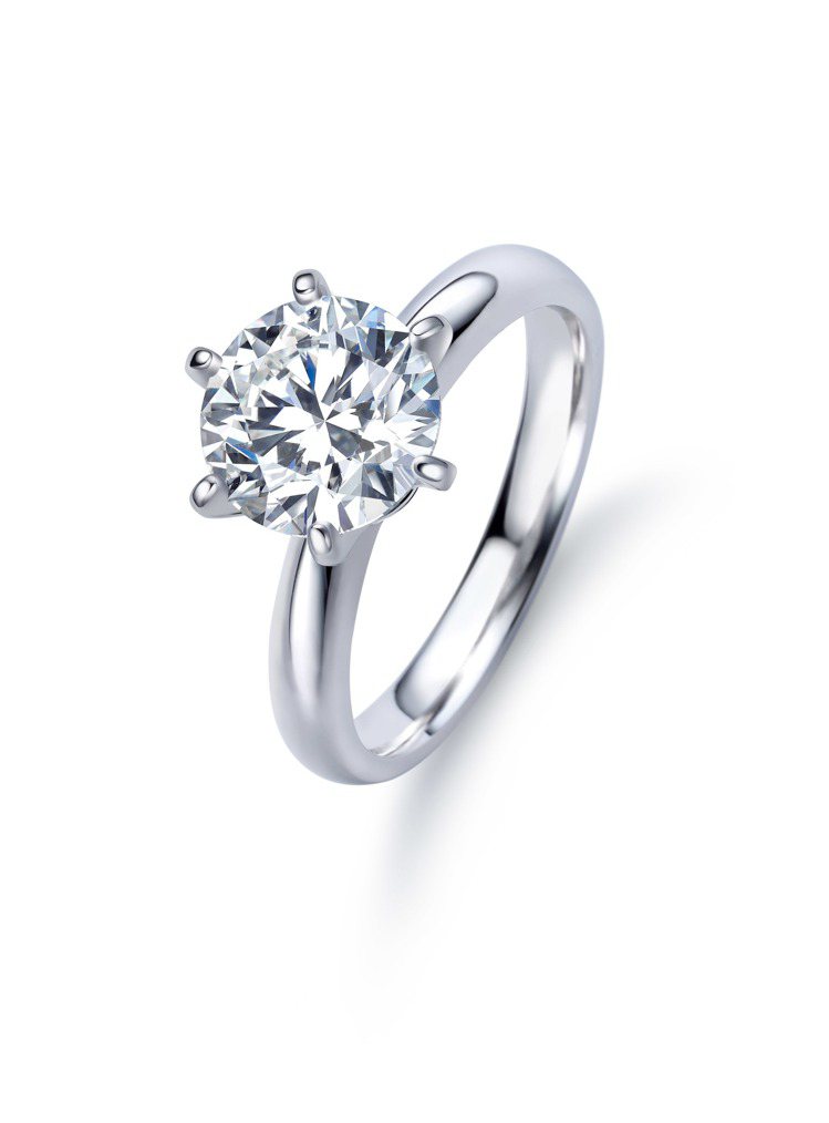 點睛品Infini Love Diamond 婚嫁系列900鉑金鑽石戒指鑲嵌主石2克拉，212萬4,700元。圖／點睛品提供